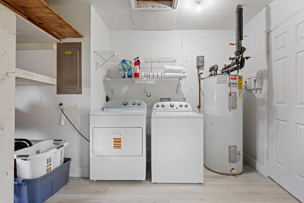 Interior, Utility Closets, Washer, Wood Texture Flooring
