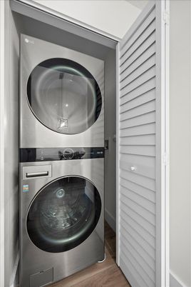 Interior, Utility Closets, Washer, Wood Texture Flooring