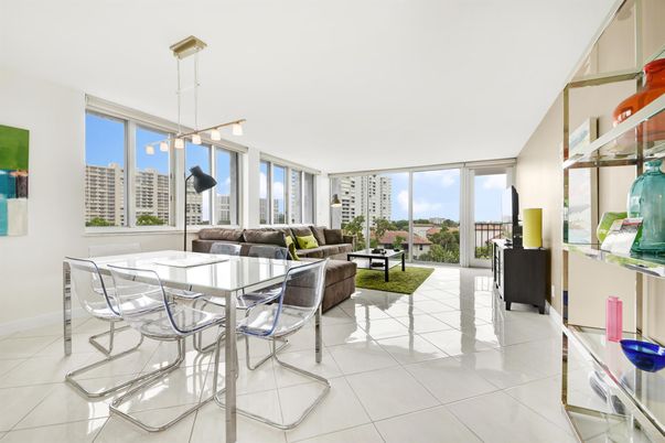 Dining room, Interior, Living room, Pendant Lights