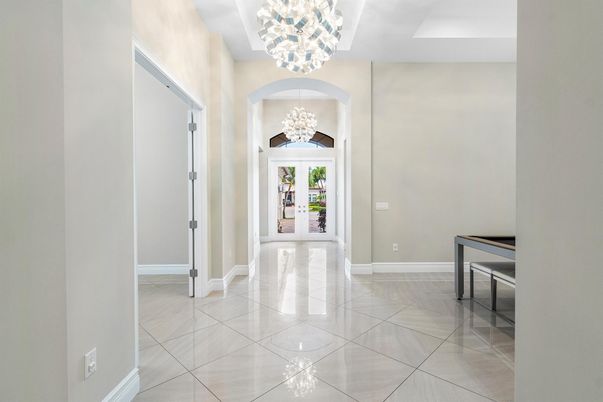 Chandelier, Interior