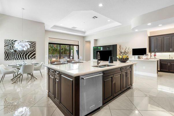 Dining room, Interior, Kitchen, Pendant Lights, Recessed Lighting, Stainless Steel Appliances