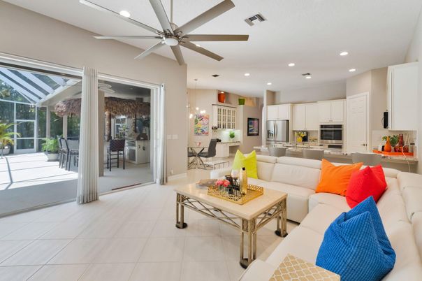 Dining room, Interior, Kitchen, Living room, Pendant Lights, Recessed Lighting, Stainless Steel Appliances