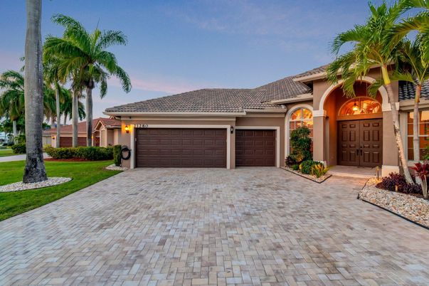 Attached, Exterior, Facade, Mediterranean