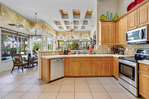 Dining room, Interior, Kitchen, Pendant Lights, Recessed Lighting, Stainless Steel Appliances