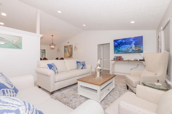 Dining room, Interior, Living room, Pendant Lights, Recessed Lighting, Wood Texture Flooring