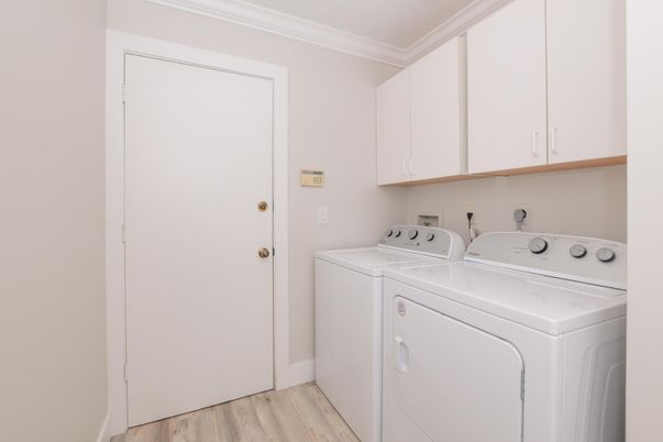 Interior, Washer, Wood Texture Flooring