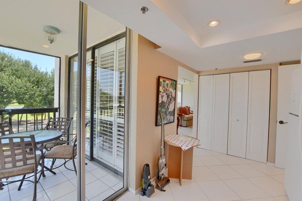Dining room, Interior, Recessed Lighting