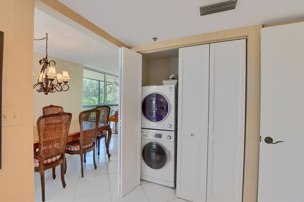 Chandelier, Dining room, Interior, Utility Closets, Washer