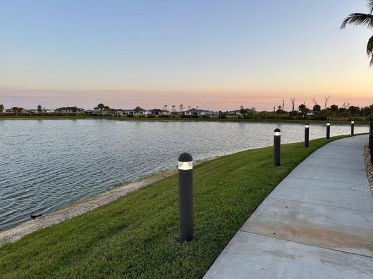 Exterior, Lake