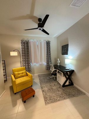 Home Office, Interior