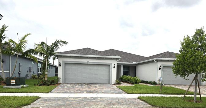 Attached, Exterior, Facade, Ranch