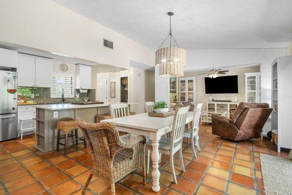 Chandelier, Dining room, Interior, Kitchen, Pendant Lights