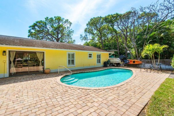 Exterior, Pool