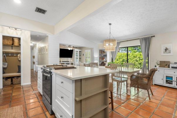 Chandelier, Dining room, Interior, Kitchen, Pendant Lights, Recessed Lighting