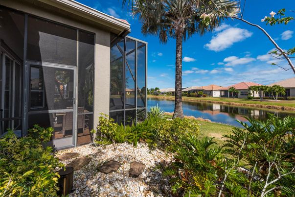 Exterior, Lake