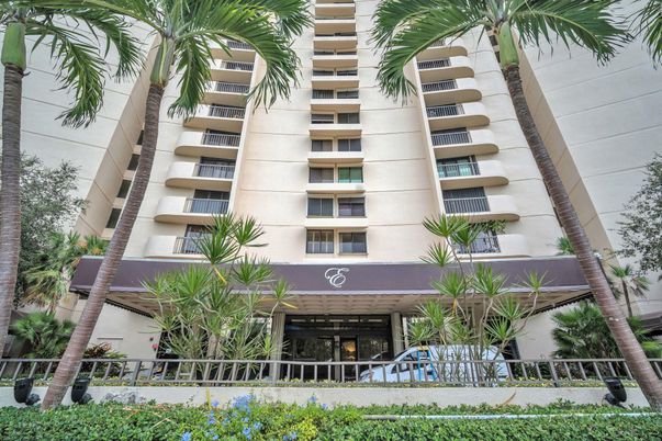 Exterior, Facade, Condo Building