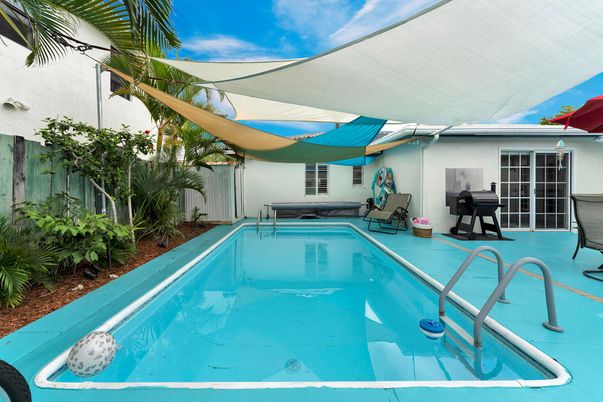 Exterior, Pool
