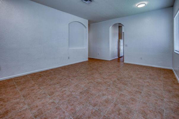 Empty room, Interior