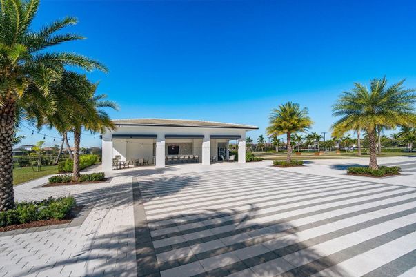 Backyard, Exterior, Facade, Ranch