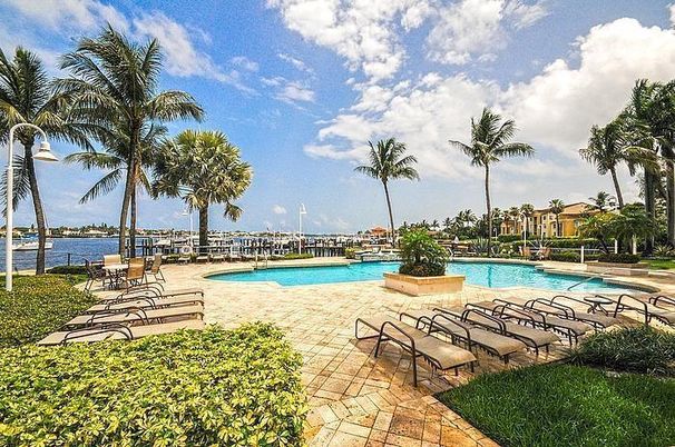 Exterior, Pool, Water
