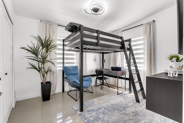 Home Office, Interior