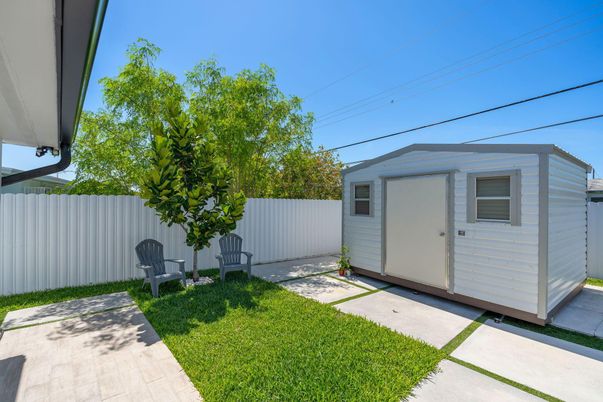 Backyard, Exterior