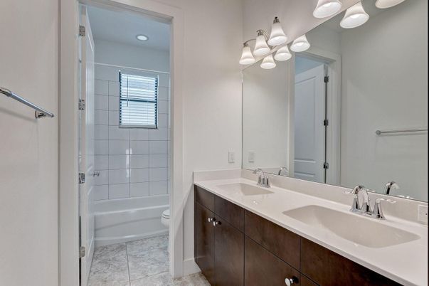 Bathroom, Dual Sink Vanities, Interior, Recessed Lighting