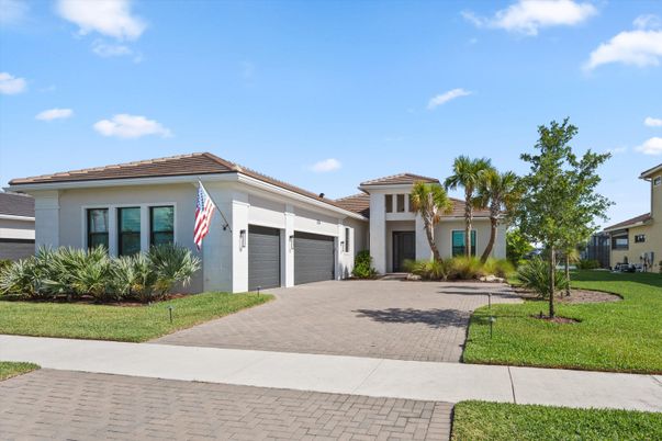 Attached, Exterior, Facade, Mediterranean