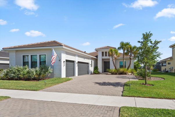 Attached, Exterior, Facade, Mediterranean