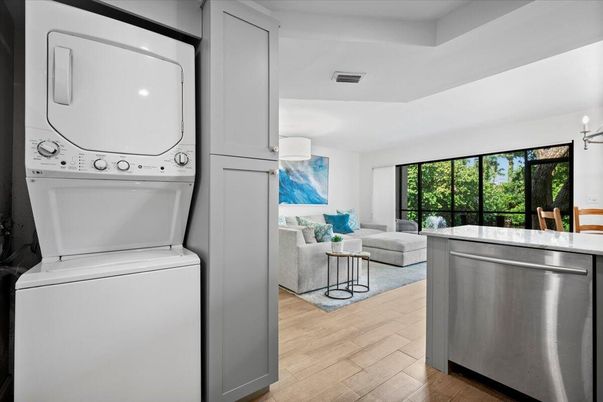 Interior, Utility Closets, Washer, Wood Texture Flooring