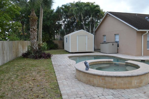 Exterior, Pool