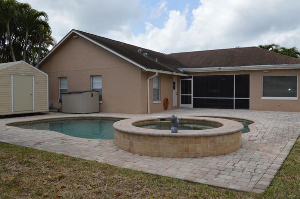 Exterior, Pool