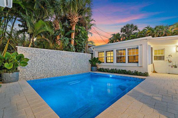 Exterior, Pool