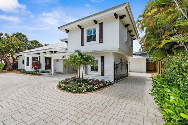 Attached, Exterior, Facade, Spanish Mediterranean