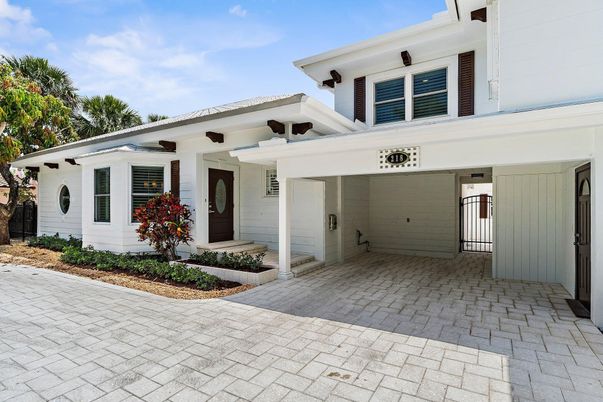 Exterior, Facade, Spanish Mediterranean