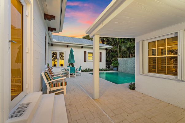 Exterior, Pool
