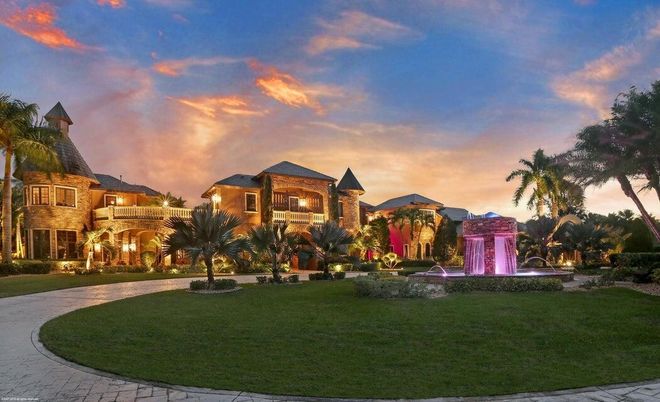 Backyard, Exterior, Facade, French Provincial