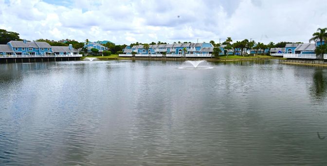 Exterior, Lake