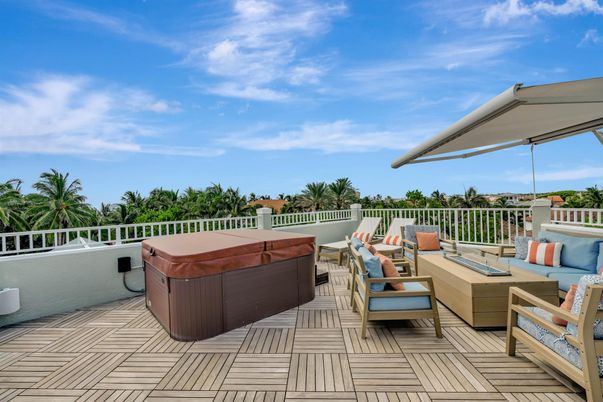 Exterior, Hot Tub