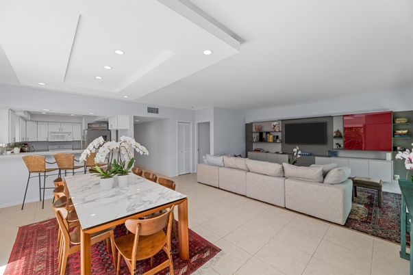 Dining room, Interior, Kitchen, Living room, Recessed Lighting