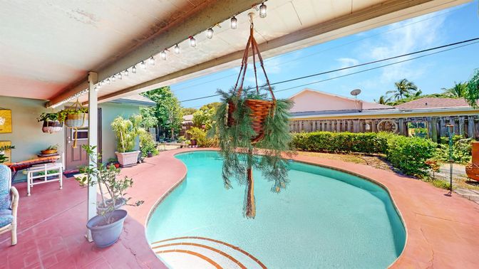 Exterior, Pool