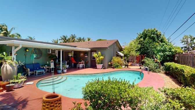Exterior, Pool