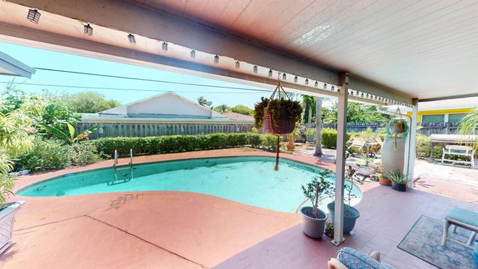 Exterior, Pool