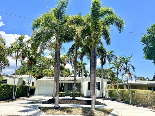 Attached, Exterior, Facade, Ranch