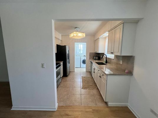 Chandelier, Interior, Kitchen, Washer, Wood Texture Flooring