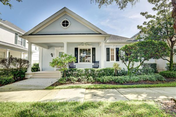 Exterior, Facade, American Craftsman
