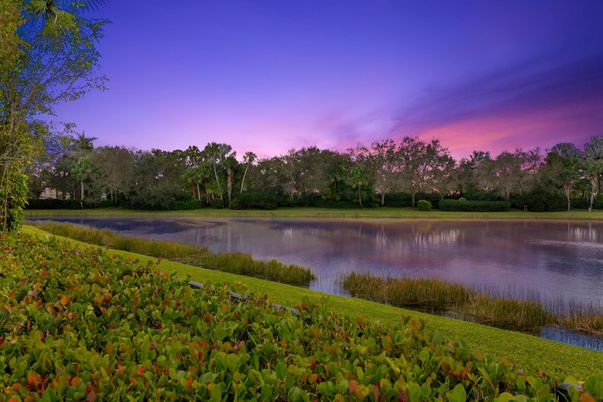 Exterior, Lake