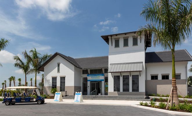 Exterior, Facade, Modern