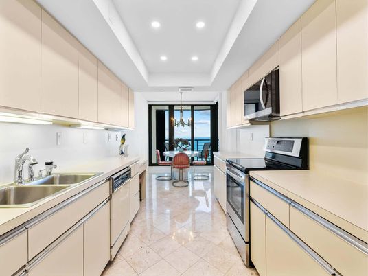 Chandelier, Dining room, Interior, Kitchen, Pendant Lights, Recessed Lighting, Stainless Steel Appliances, Water