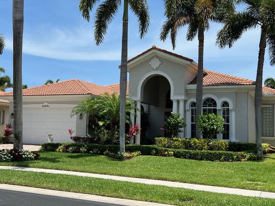 Attached, Exterior, Facade, Mediterranean